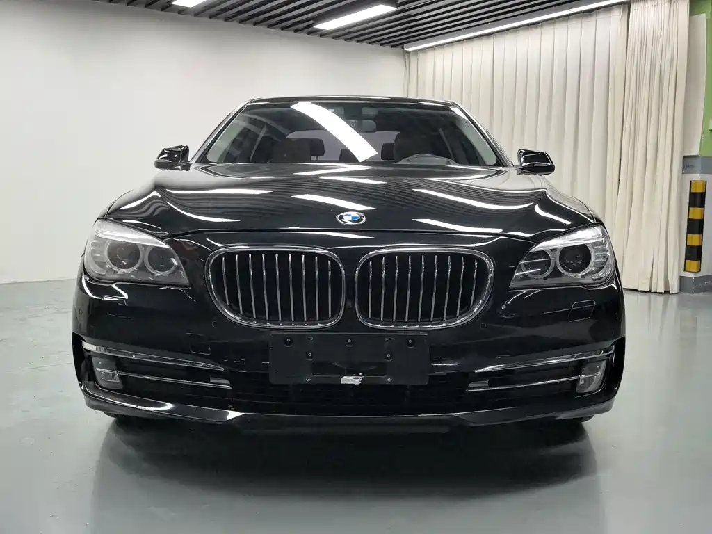 BMW 7 Series — миниатюра 2