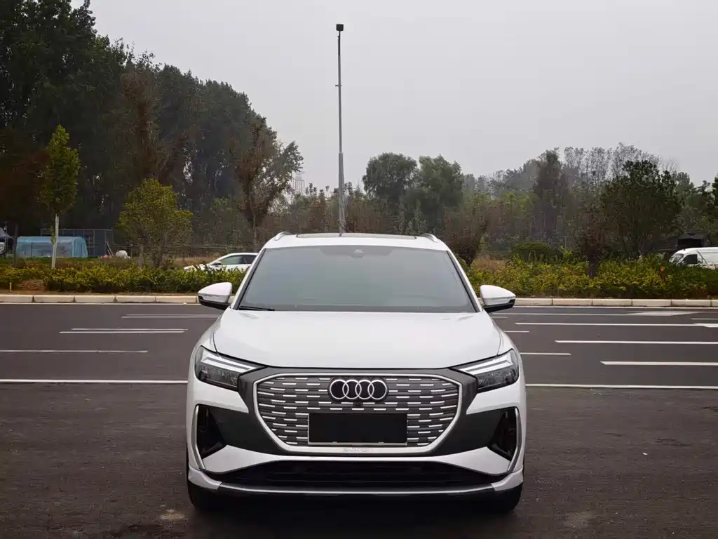 Audi Q4 e-tron — миниатюра 2