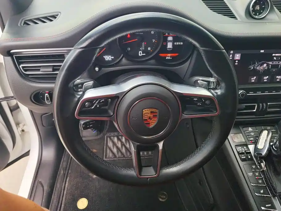 Porsche Macan — миниатюра 15