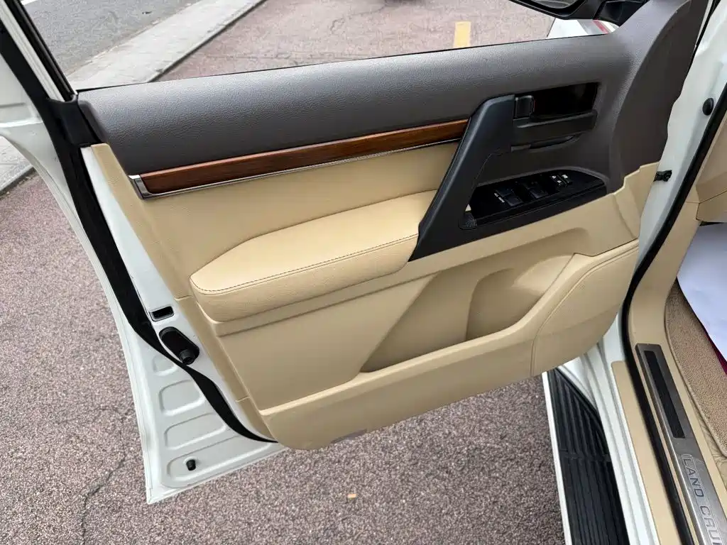Toyota Land Cruiser — миниатюра 6