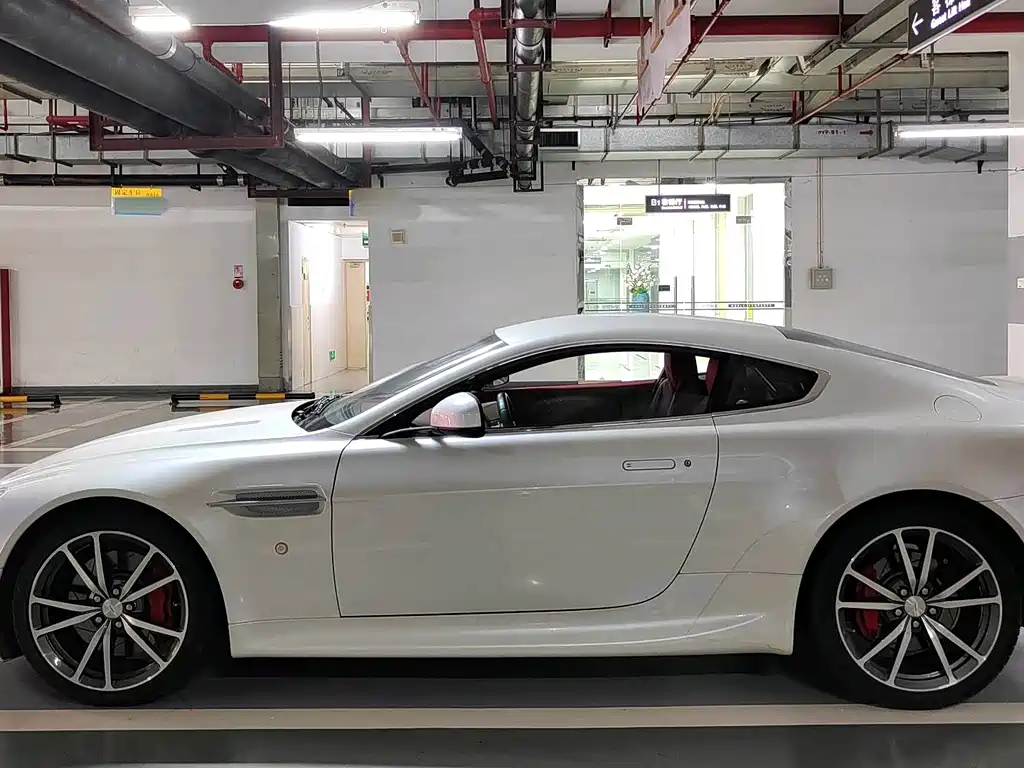 Aston Martin V8 Vantage — миниатюра 2
