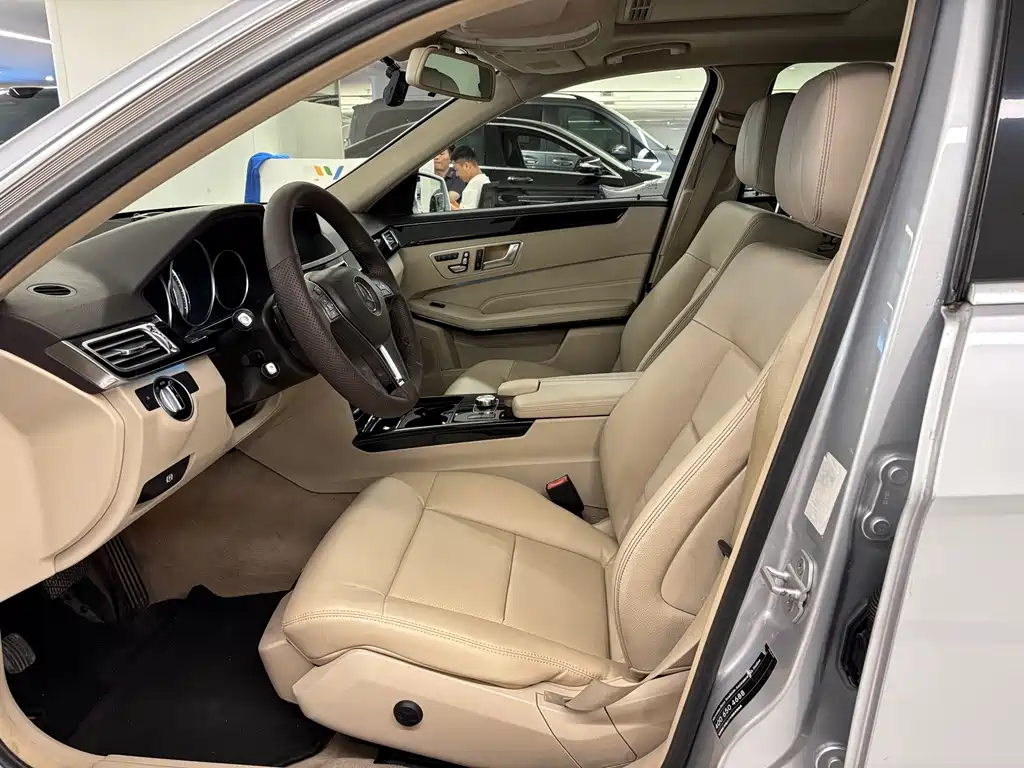 Mercedes-Benz E-Class — миниатюра 7