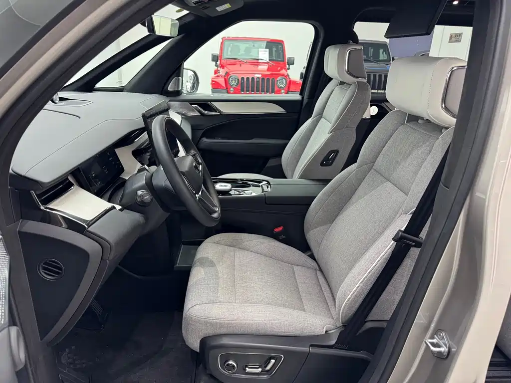 Volvo EM90 — миниатюра 10