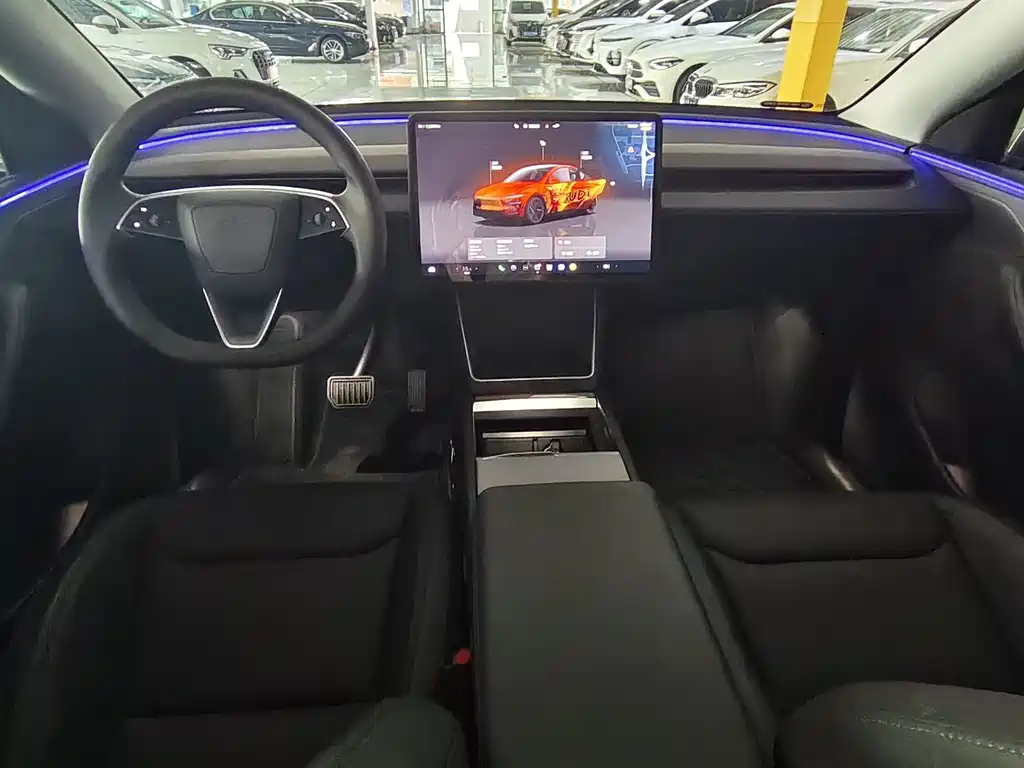 Tesla Model Y — миниатюра 12