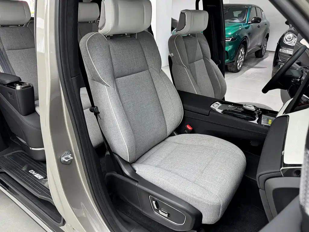 Volvo EM90 — миниатюра 14