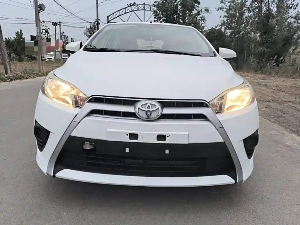 Toyota Yaris L — миниатюра 3