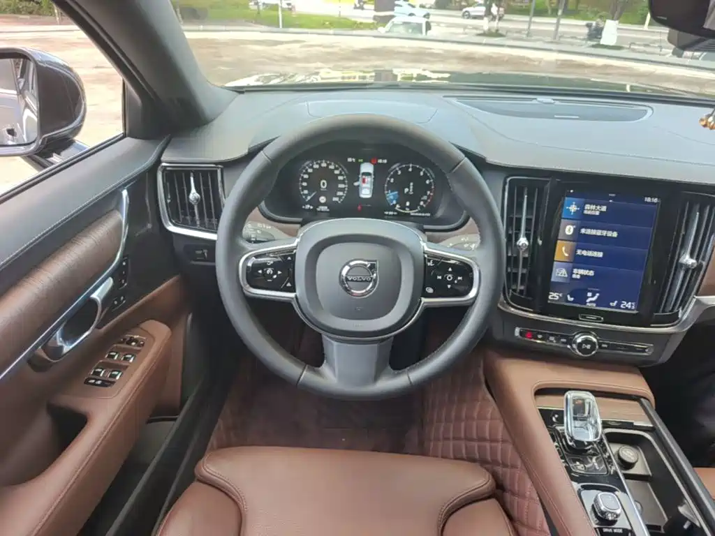Volvo S90 — миниатюра 11