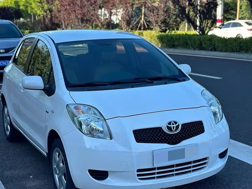 Toyota Yaris 2011 1.6E AT