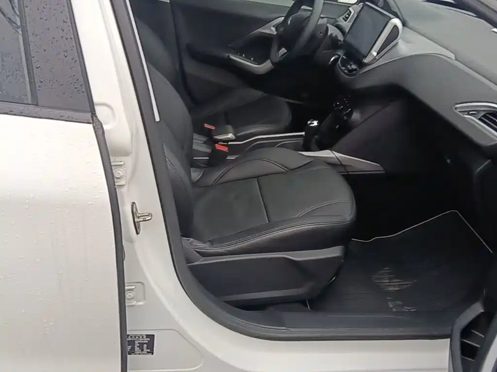 Peugeot 2008 — миниатюра 25