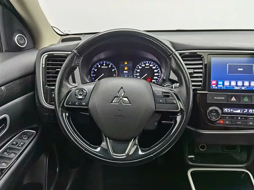 Mitsubishi Outlander — миниатюра 11