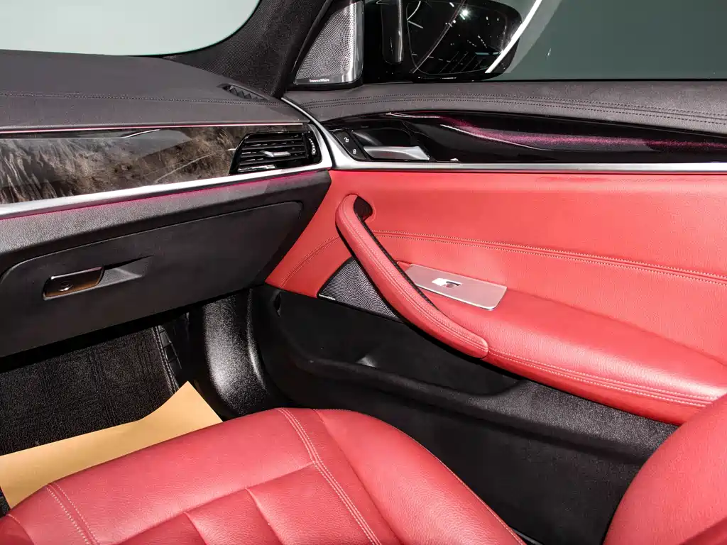 BMW 5 Series — миниатюра 8