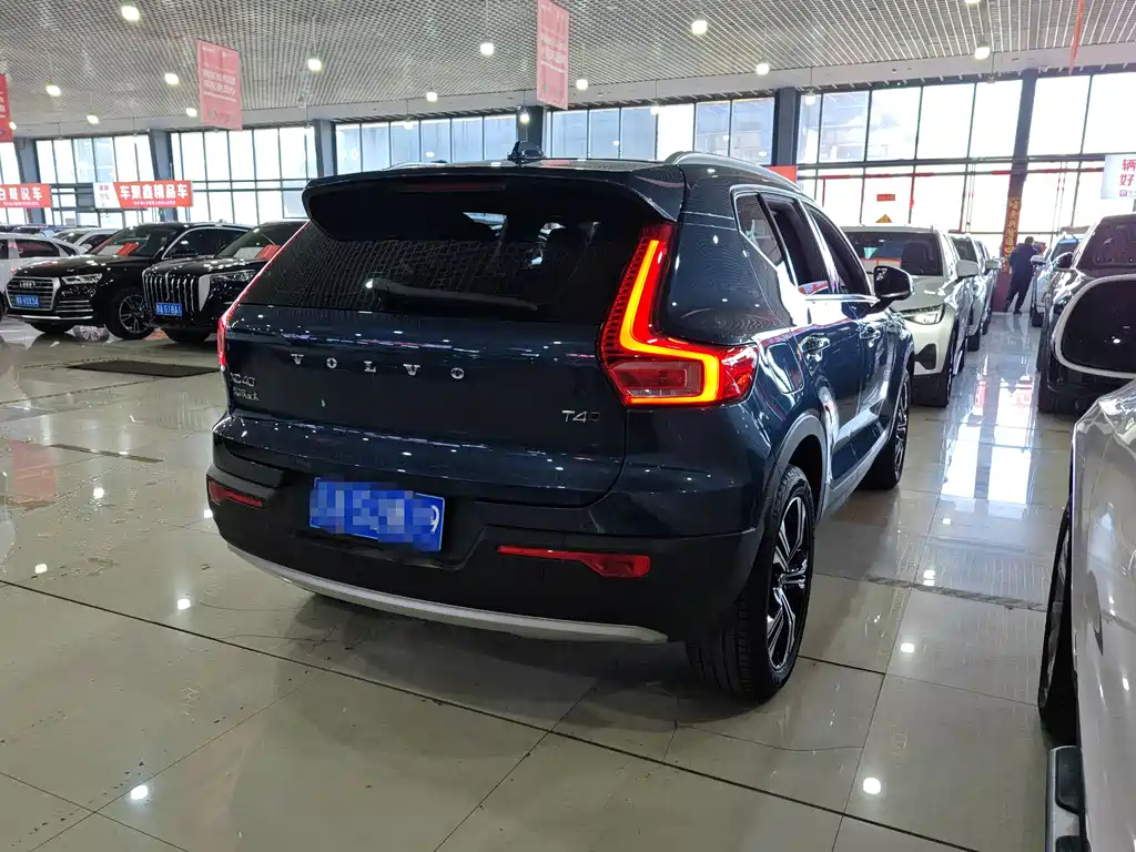 VOLVO XC40