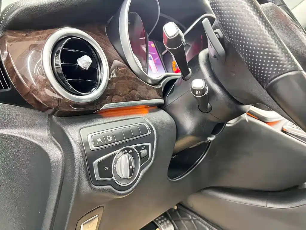 Mercedes-Benz V-Class — миниатюра 11