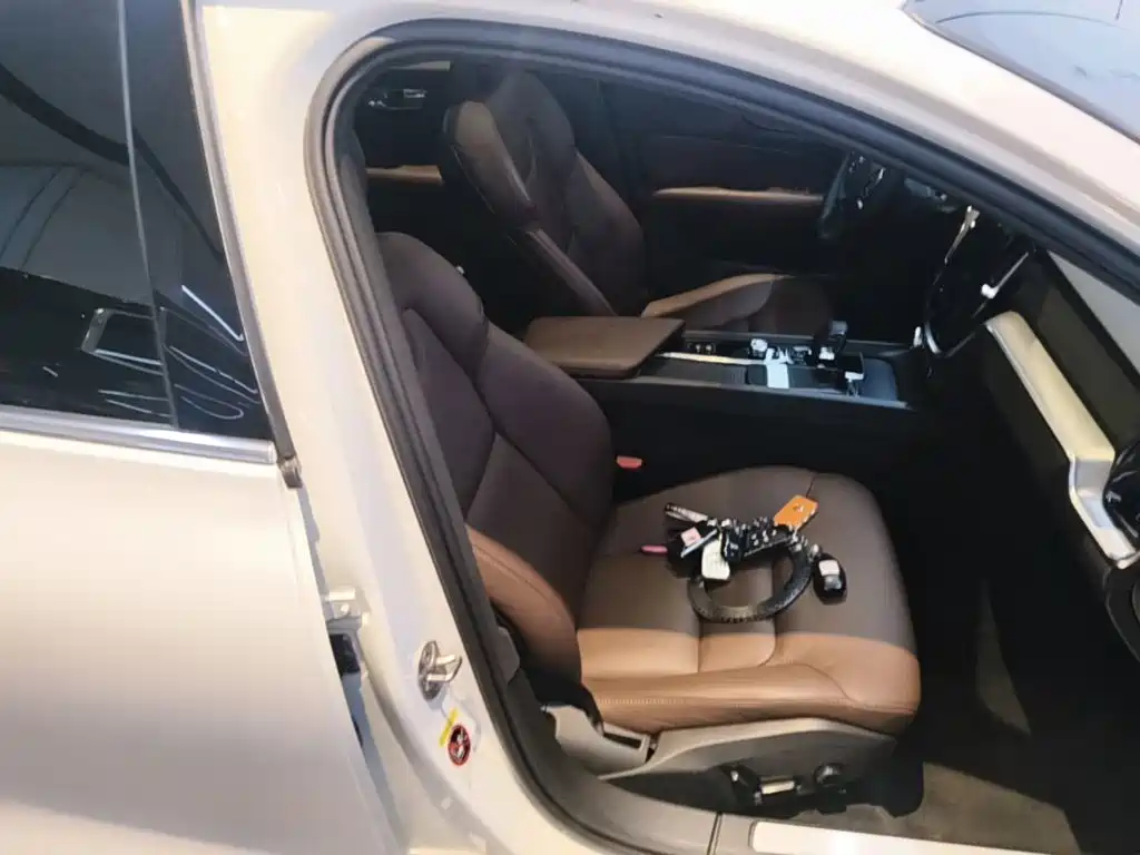 Volvo S60 — миниатюра 25