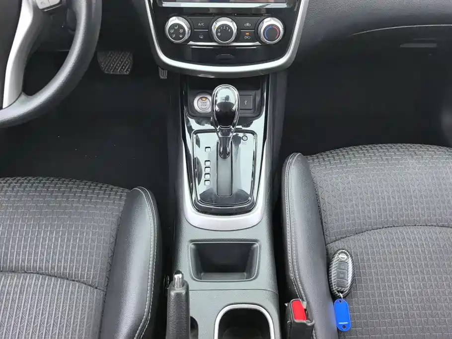 Nissan Tiida — миниатюра 16