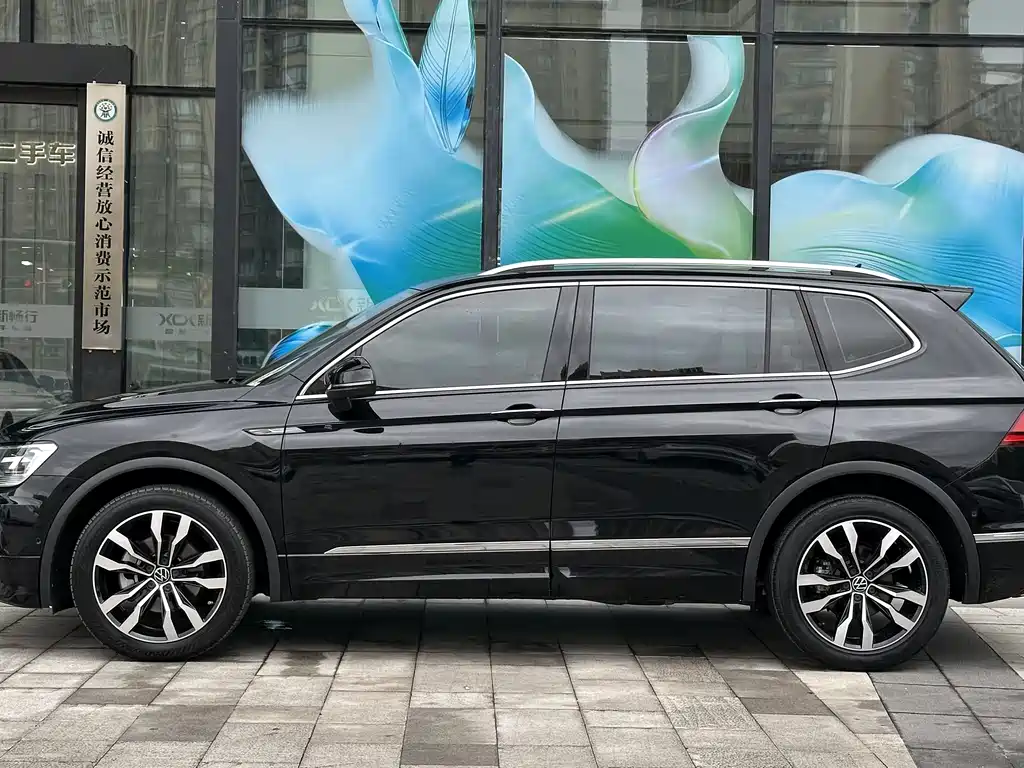 Volkswagen Tiguan L L 2021 330TSI AT R-Line