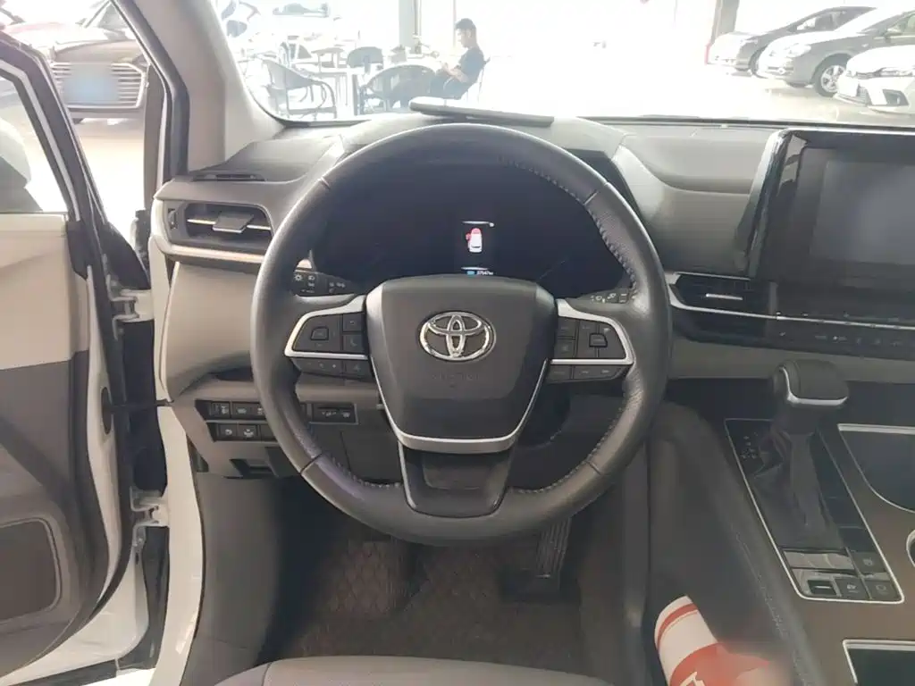 Toyota Sienna — миниатюра 11