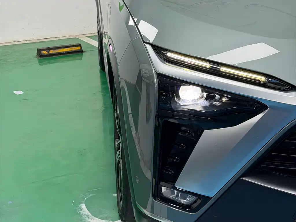 NIO ES8 2020 415KM мест