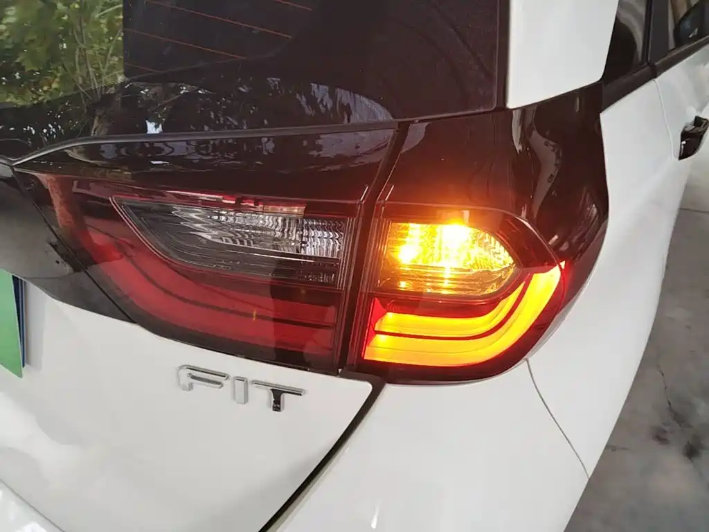 Honda Fit — миниатюра 8