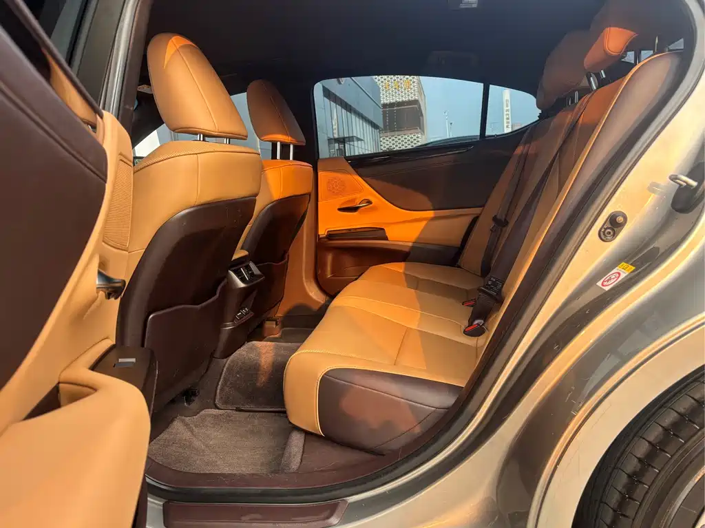Lexus ES — миниатюра 13