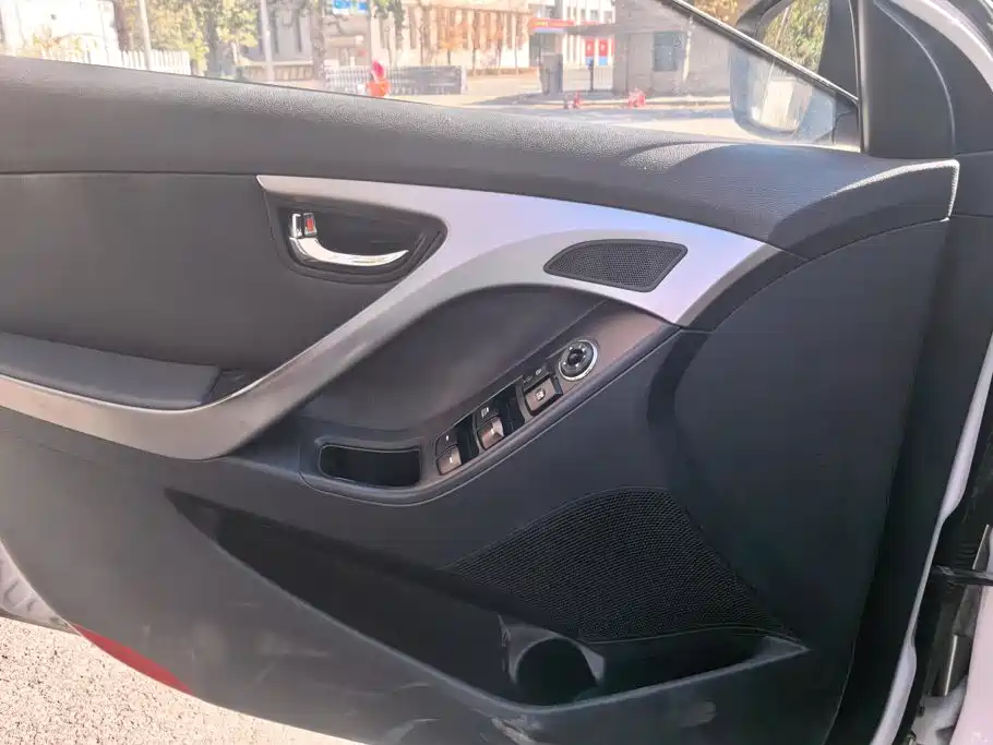 Hyundai Elantra Langdong — миниатюра 7