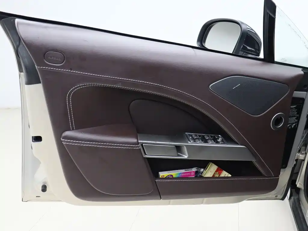 Aston Martin Rapide — миниатюра 5
