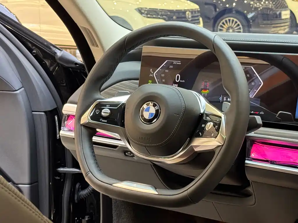 BMW 7 Series — миниатюра 22