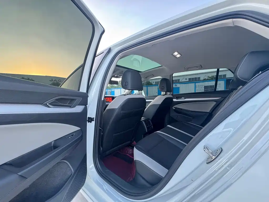 Volkswagen Golf — миниатюра 13