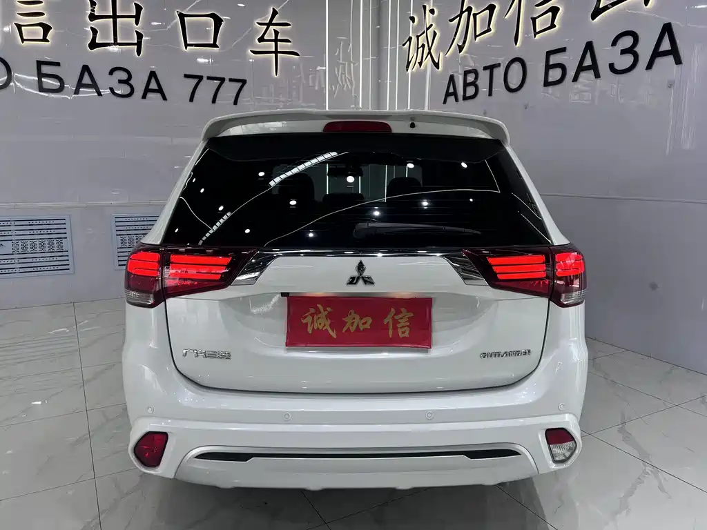 Mitsubishi Outlander — миниатюра 5