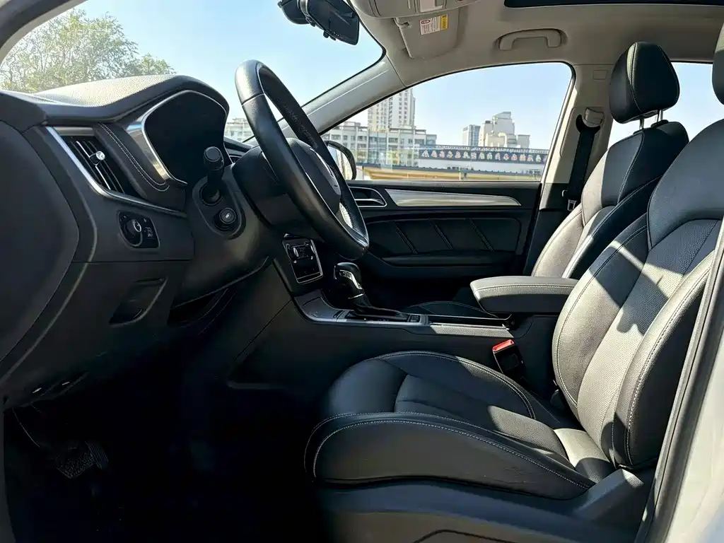 Roewe RX5 — миниатюра 4