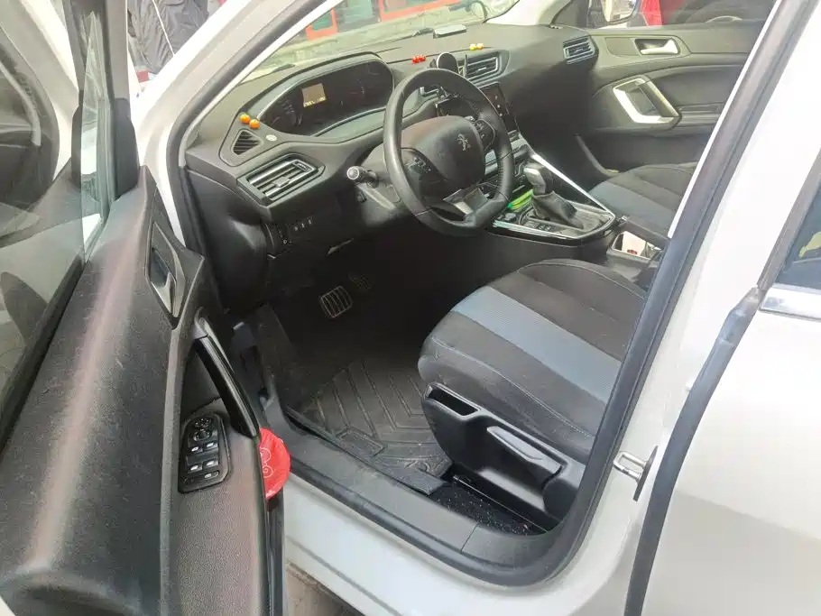 Peugeot 308 — миниатюра 9
