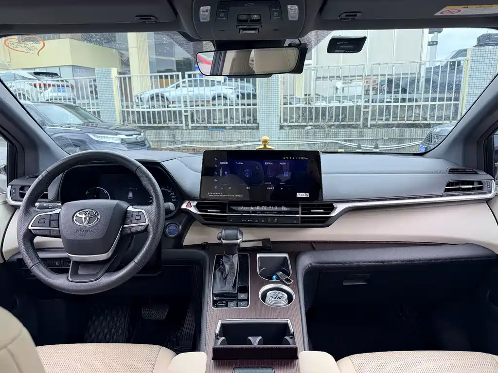 Toyota Granvia — миниатюра 15