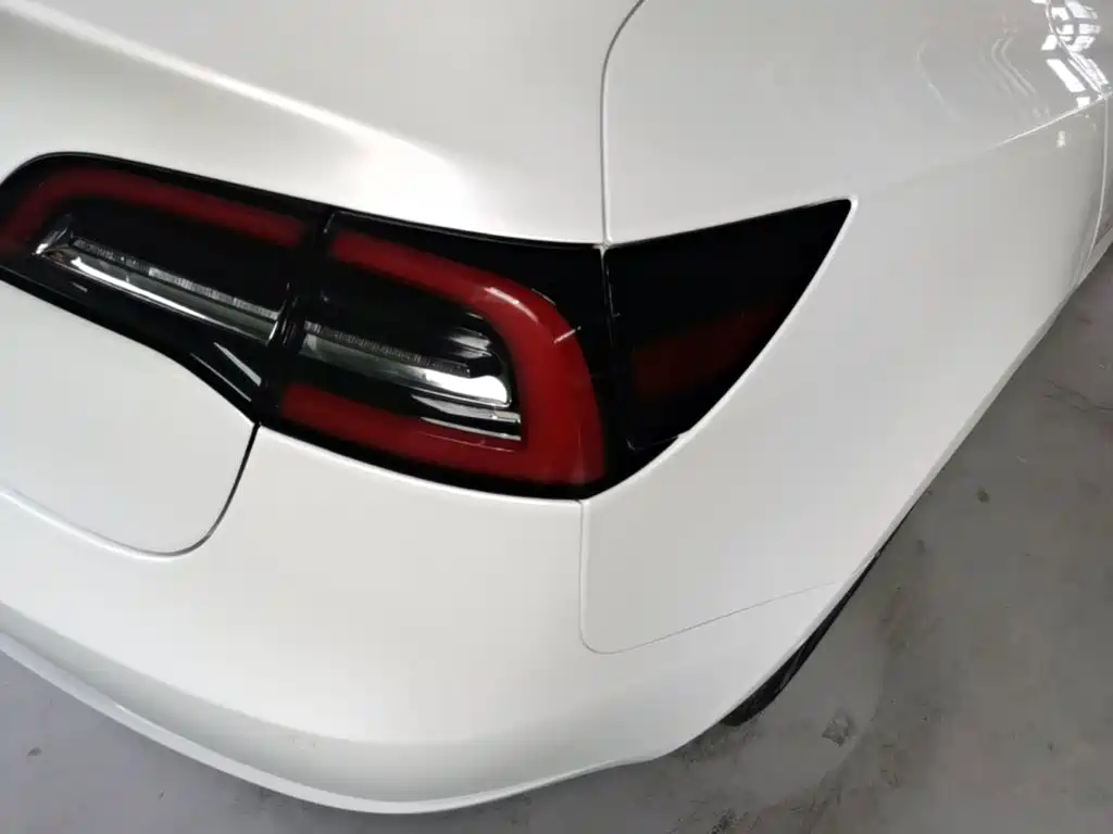 Tesla Model 3 — миниатюра 8