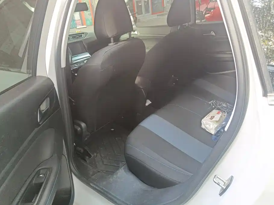 Peugeot 308 — миниатюра 11