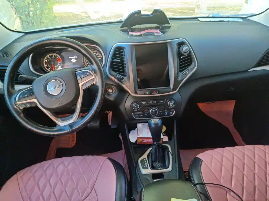Jeep Cherokee — миниатюра 12