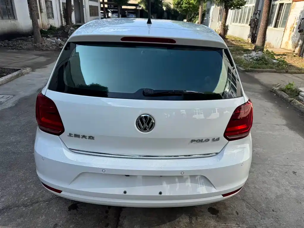 Volkswagen Polo 2016 1.6L AT Luxury