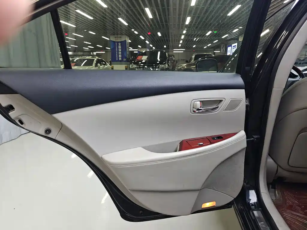 Lexus ES — миниатюра 10