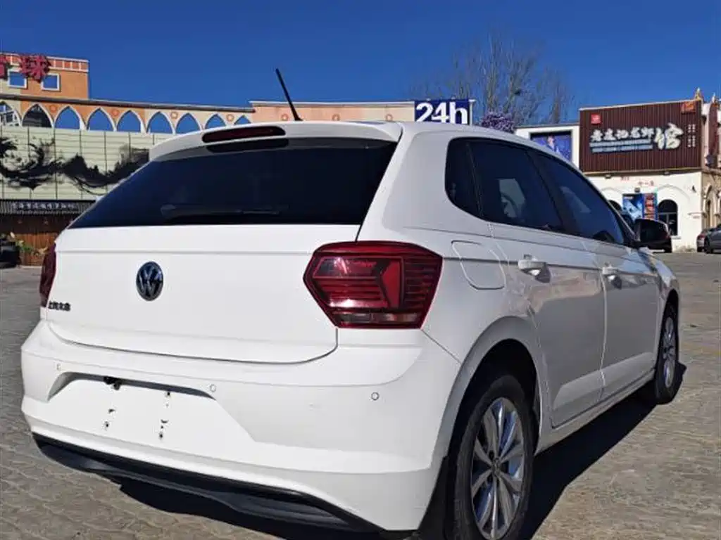 VOLKSWAGEN POLO