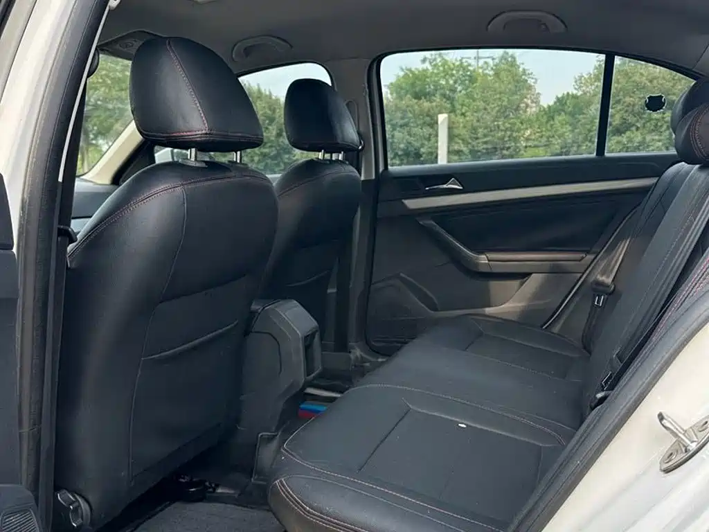 Volkswagen Lavida 2015 1.6L MT