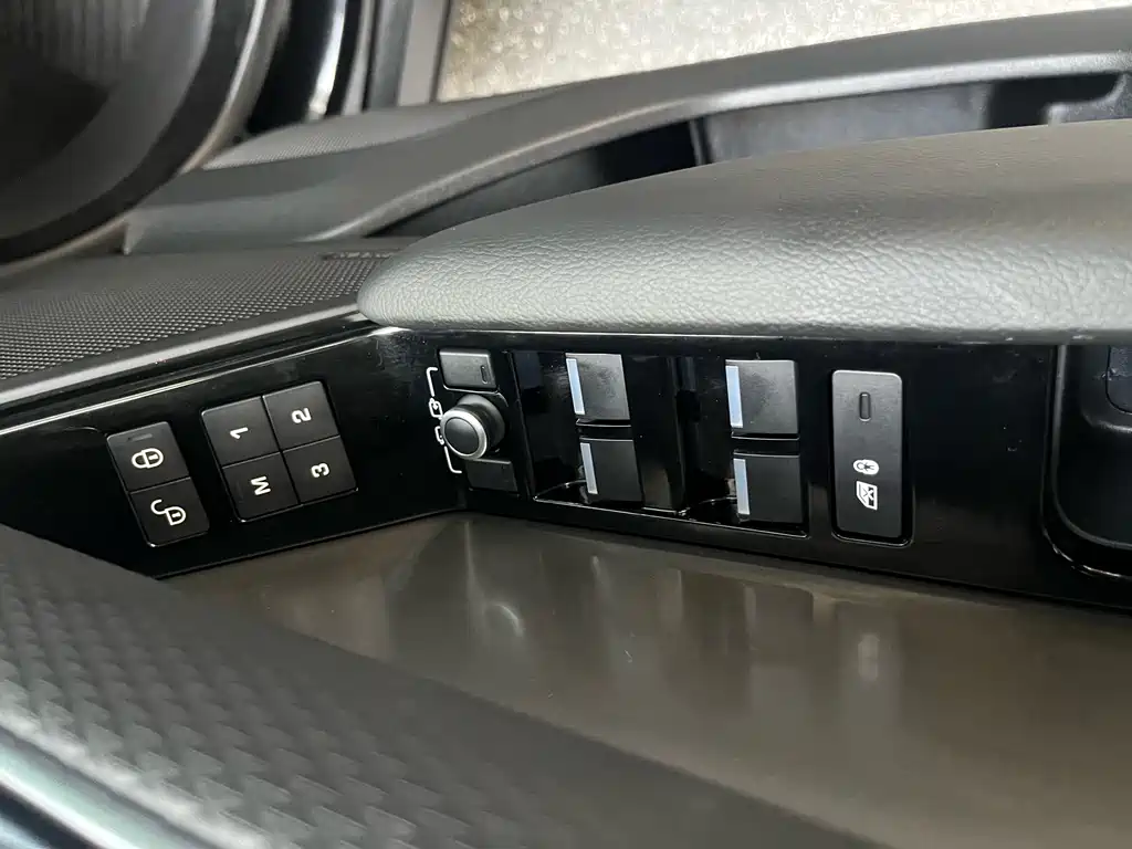 Land Rover Velar — миниатюра 22