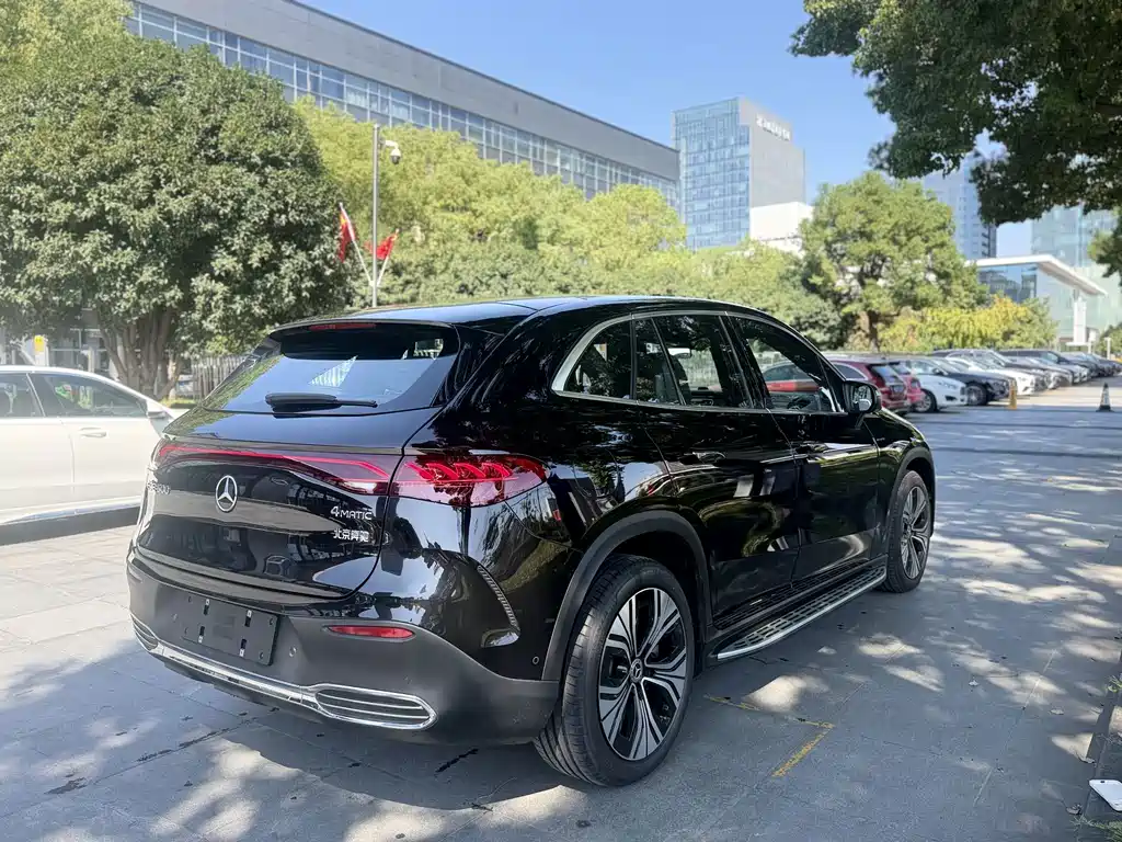 Mercedes-Benz EQE SUV — миниатюра 5