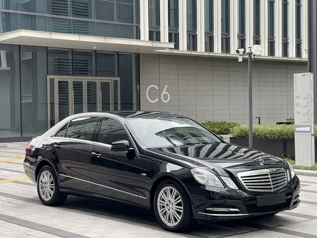 Mercedes-Benz E-Class — миниатюра 3