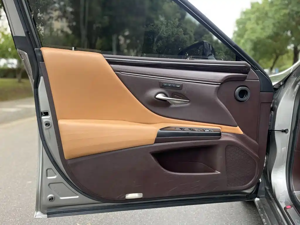 Lexus ES — миниатюра 12