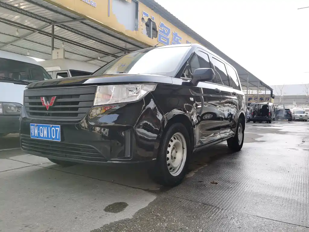WULING WULING HONGGUANG PLUS
