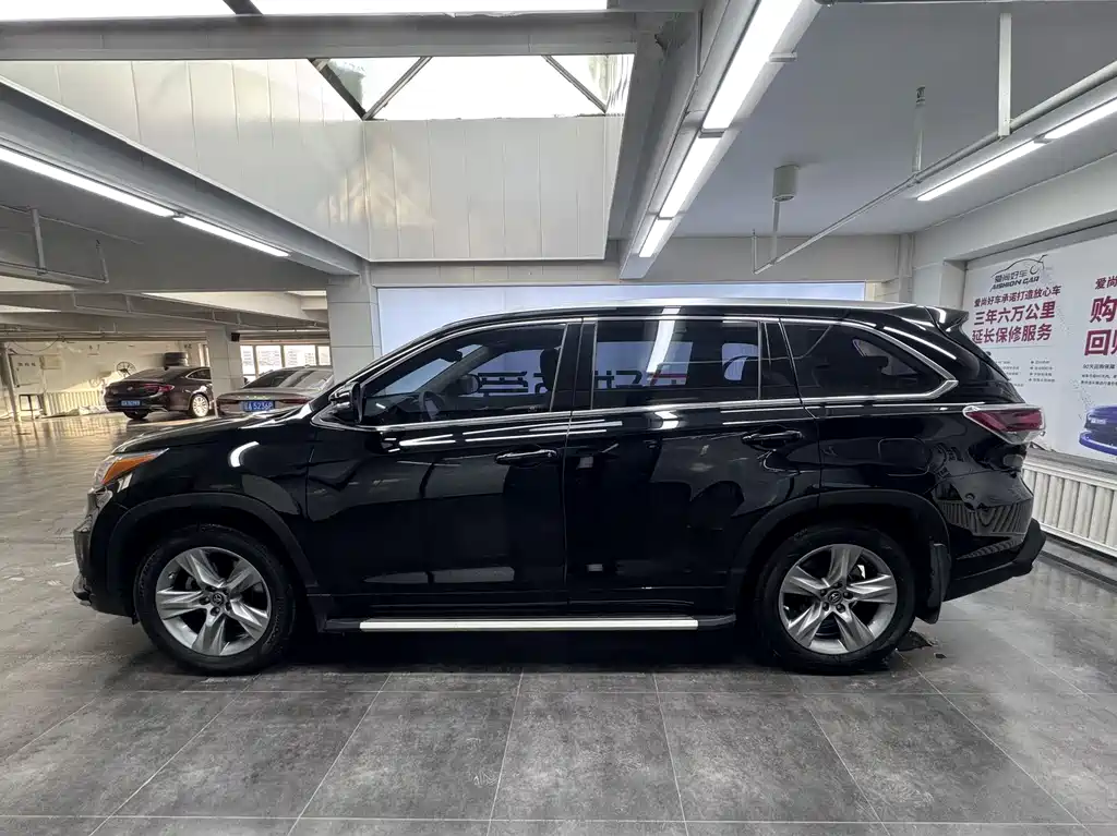 TOYOTA HIGHLANDER