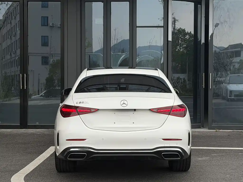 Mercedes-Benz C-Class — миниатюра 13