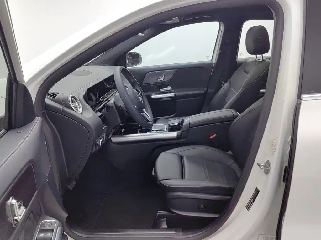 Mercedes-Benz GLA — миниатюра 10