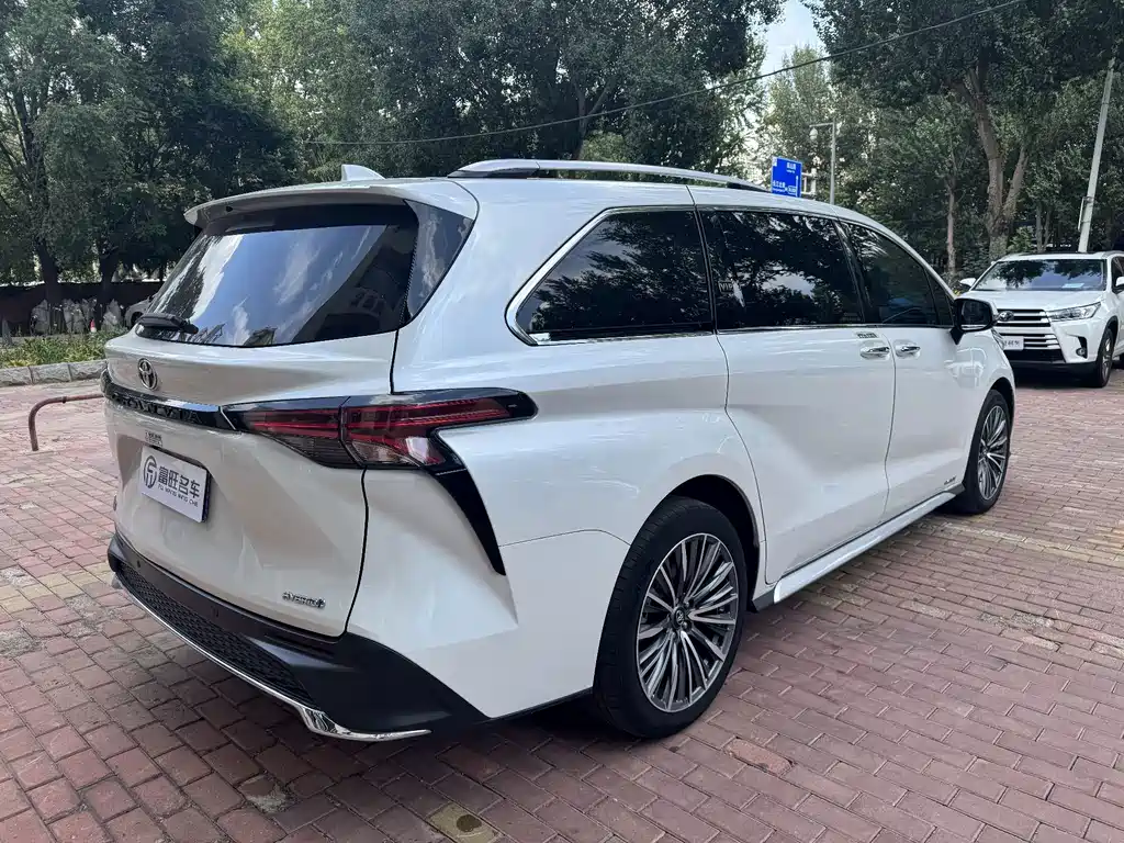 Toyota Granvia — миниатюра 5