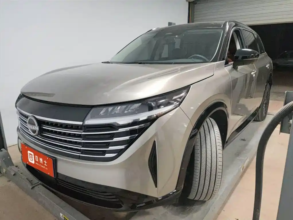 NISSAN EXPLORING THE LAND