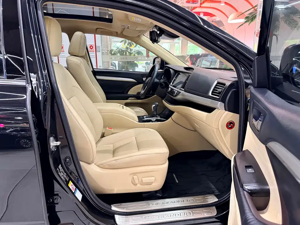 Toyota Highlander 2018 2.0T Luxury 7 мест V
